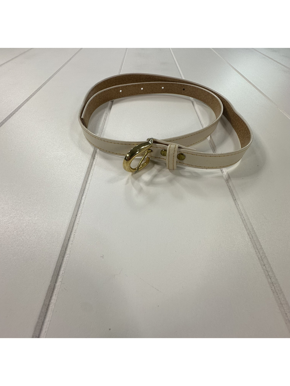 Elegant Cream Leather Belt with Gold Buckle